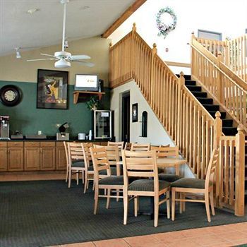 Boarders Inn & Suites By Cobblestone Hotels - Wautoma Buitenkant foto