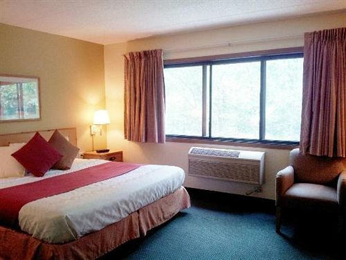 Boarders Inn & Suites By Cobblestone Hotels - Wautoma Buitenkant foto