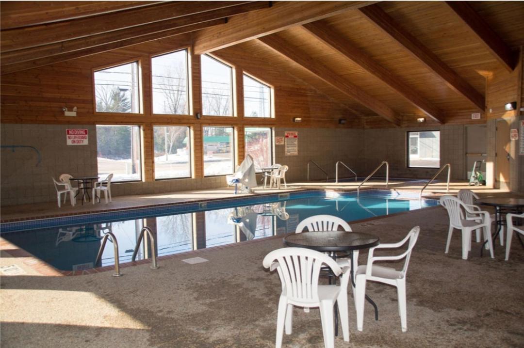 Boarders Inn & Suites By Cobblestone Hotels - Wautoma Buitenkant foto