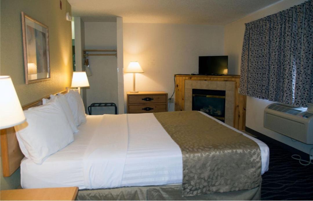 Boarders Inn & Suites By Cobblestone Hotels - Wautoma Buitenkant foto
