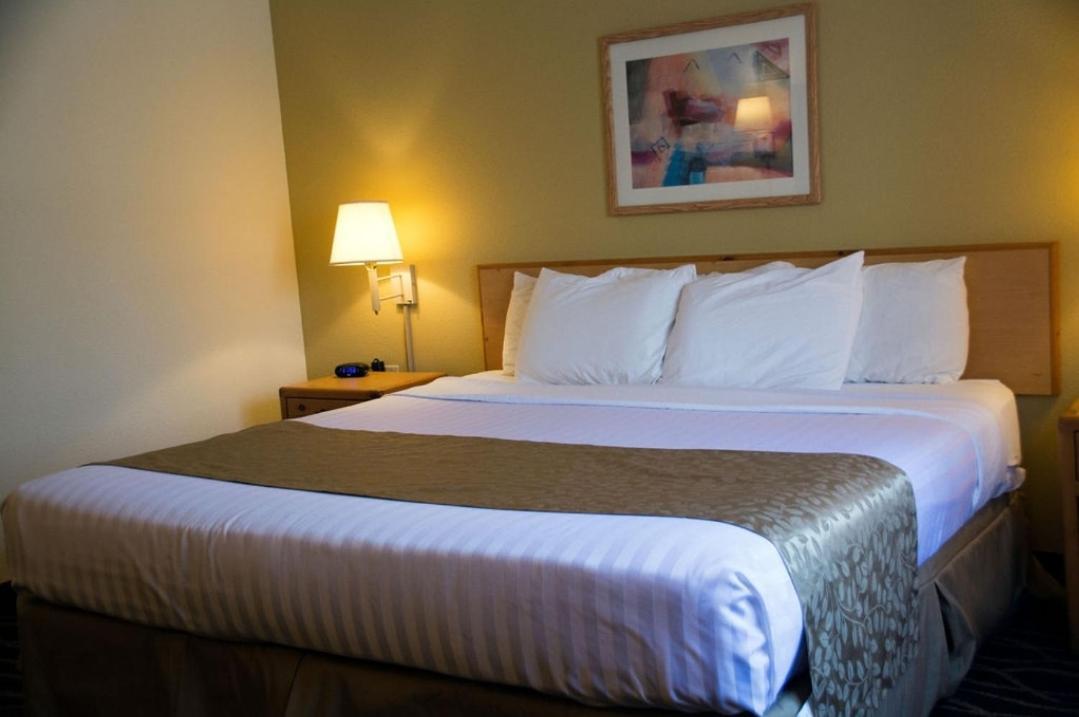 Boarders Inn & Suites By Cobblestone Hotels - Wautoma Buitenkant foto