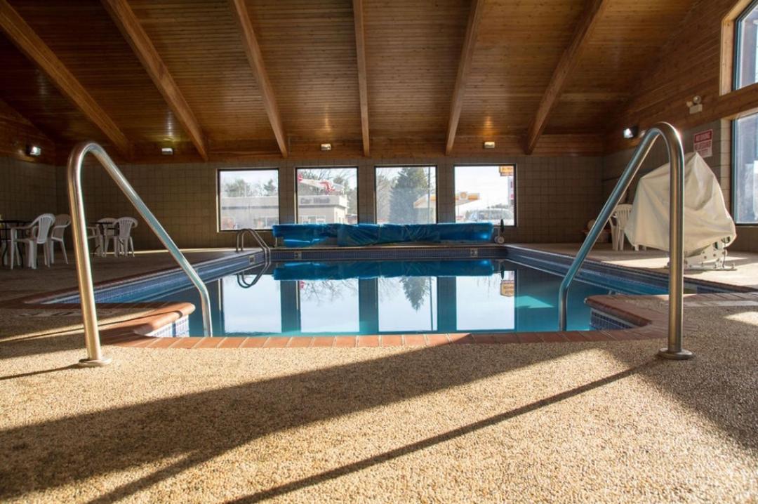 Boarders Inn & Suites By Cobblestone Hotels - Wautoma Buitenkant foto