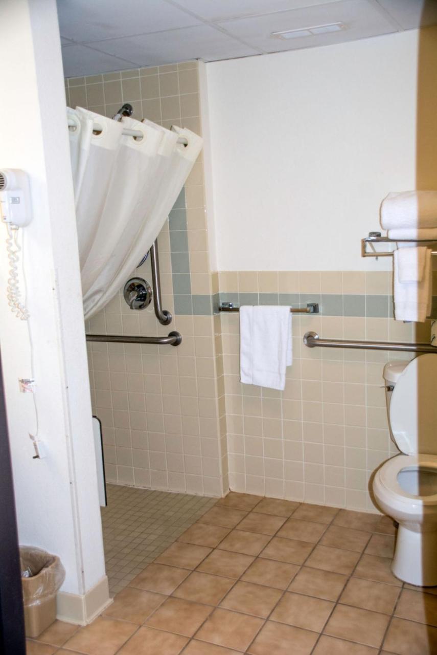 Boarders Inn & Suites By Cobblestone Hotels - Wautoma Buitenkant foto