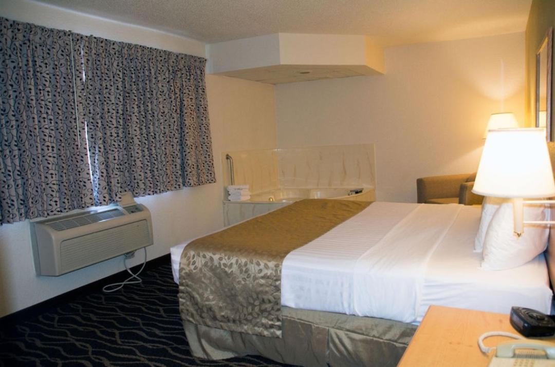 Boarders Inn & Suites By Cobblestone Hotels - Wautoma Buitenkant foto